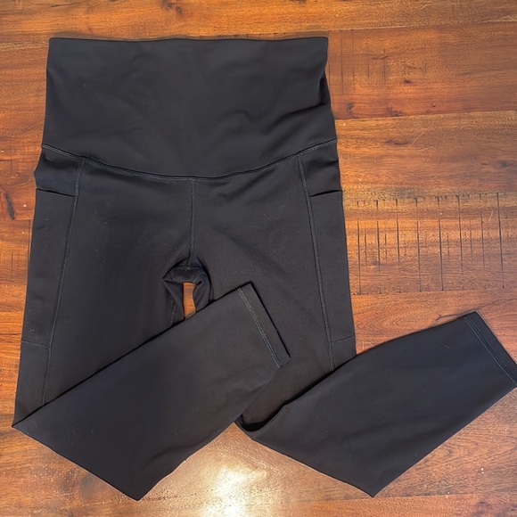 GAP Maternity recycled power full panel 7/8 leggings (black) - Picture 5 of 5